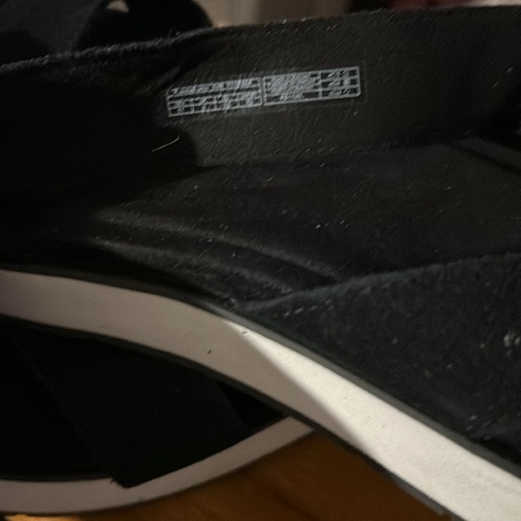 Koolaburra by UGG Buckle Sandals Platforms Black/White - Picture 8 of 11